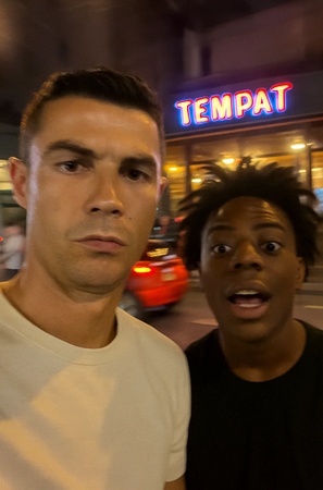 chatgpt selfie with cristiano ronaldo and ishowSpeed